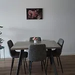 Modern And Stylish Apartment In City Centre