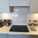 Modern And Stylish Apartment In City Centre