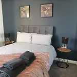Modern And Stylish Apartment In City Centre
